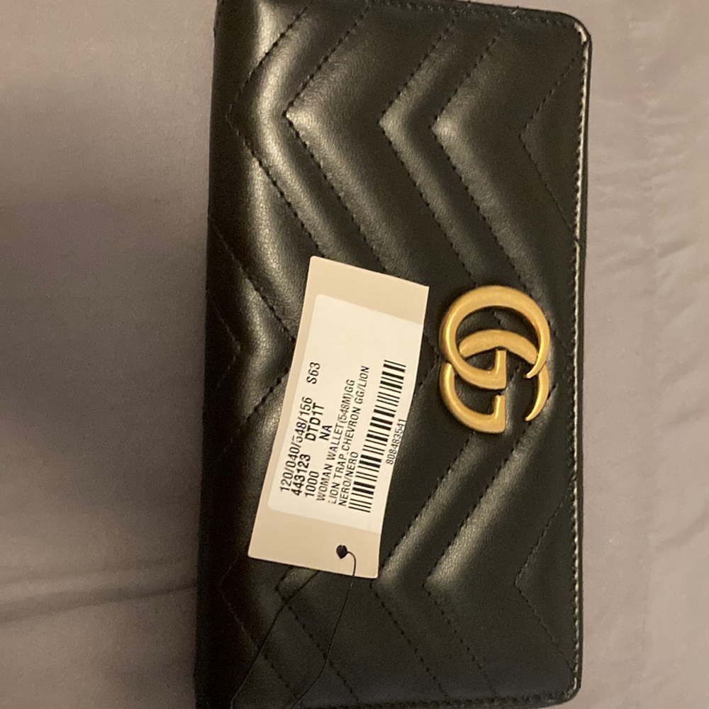 Brand new with tags…  Black Gucci zip around wallet….. Marmont